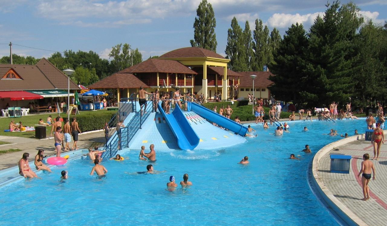 Csevi Apartmanhaz Mezőkövesd Exterior foto